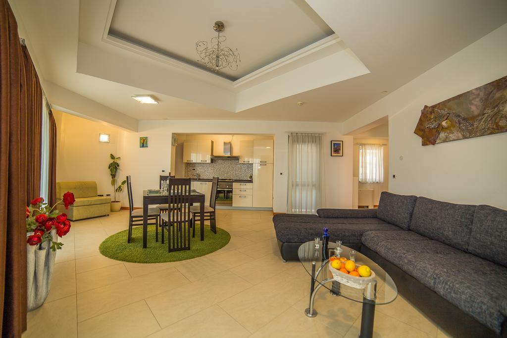 Apartments Milan Makarska Buitenkant foto